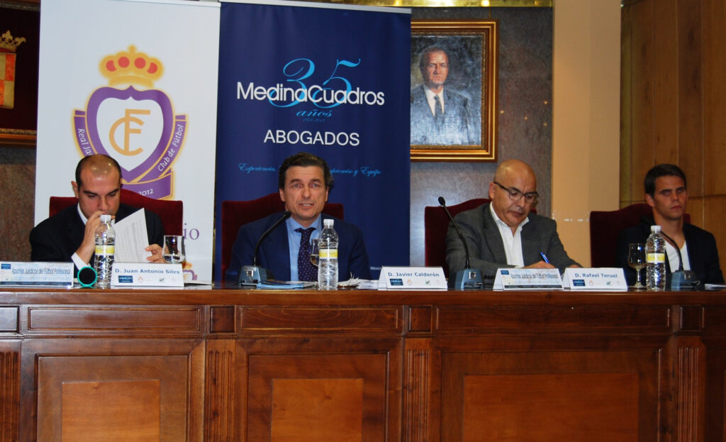 Ponentes durante el acto