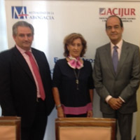 de izquierda a derecha, Rafael Navas, Patricia Rosety y José Luis Piñar