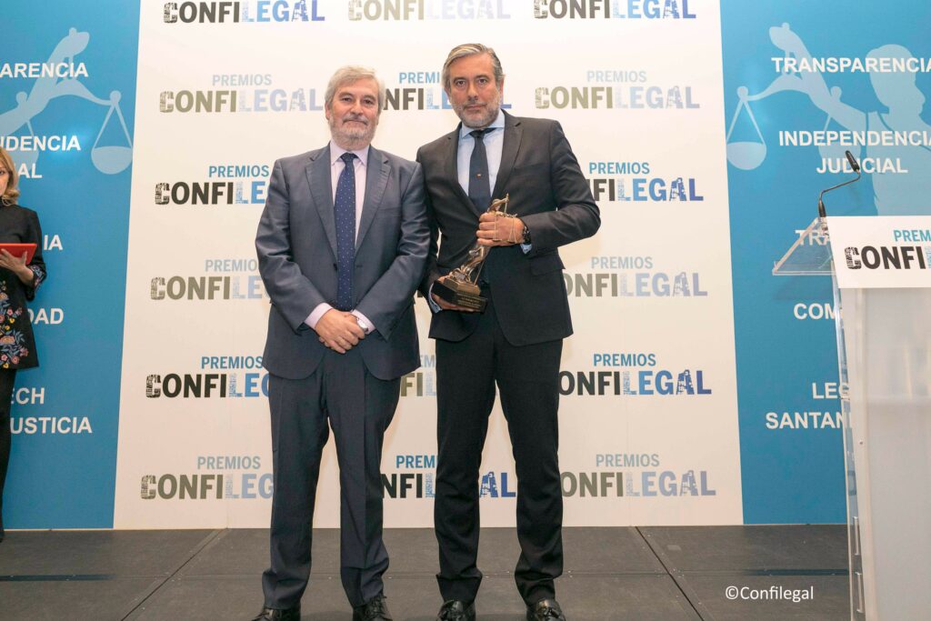 Agustín Zurita, vicepresidente de ACIJUR y el magistrado Enrique López