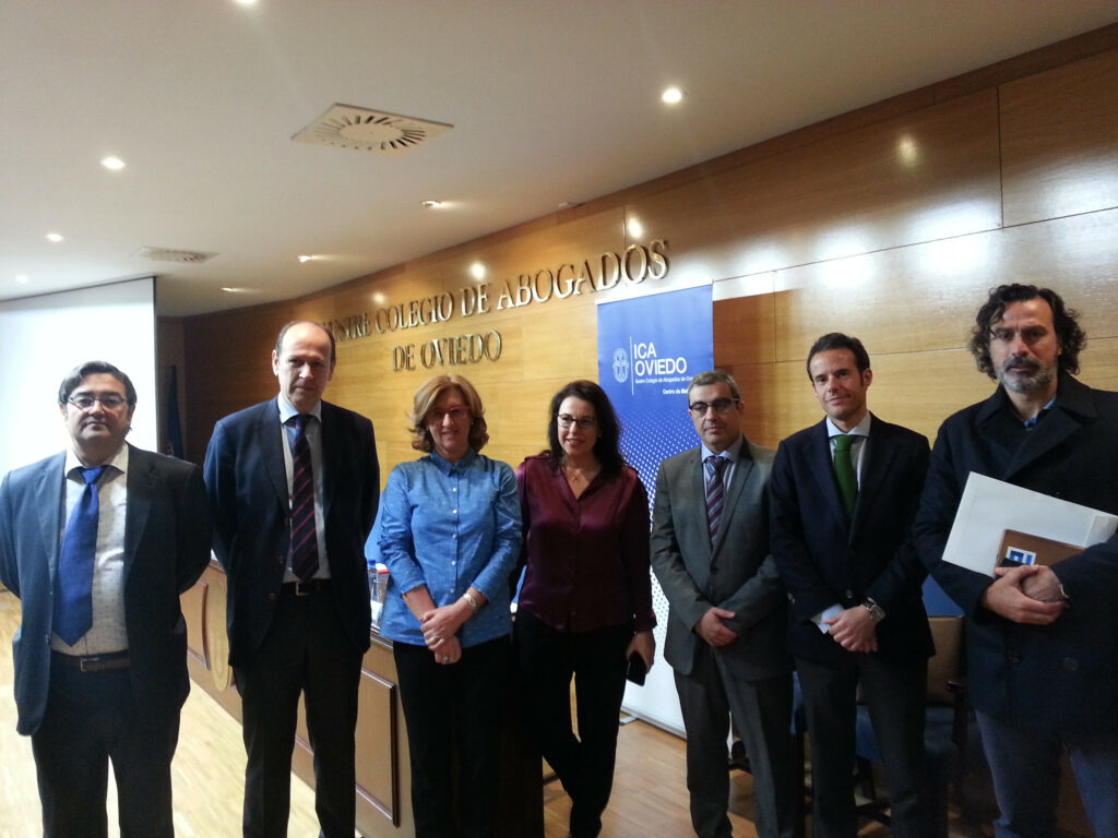 Patricia Rosety, presidenta de ACIJUR, participa en el Colegio de Abogados de Oviedo en la Jornada sobre Comunicación y Abogacía