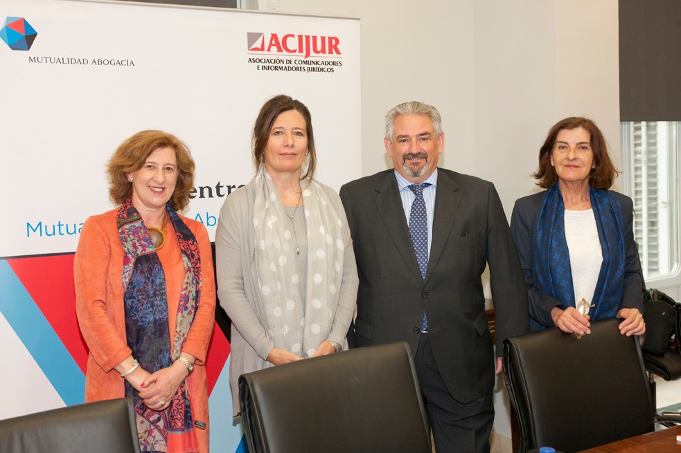 Patricia Rosety, presidenta ACIJUR; Mar España, directora de la AEPD; Rafael Sánchez, director general de la Mutualidad de la Abogacía, y Luisa Jaén, directora de comunicación y miembro de la Junta Directiva de ACIJUR