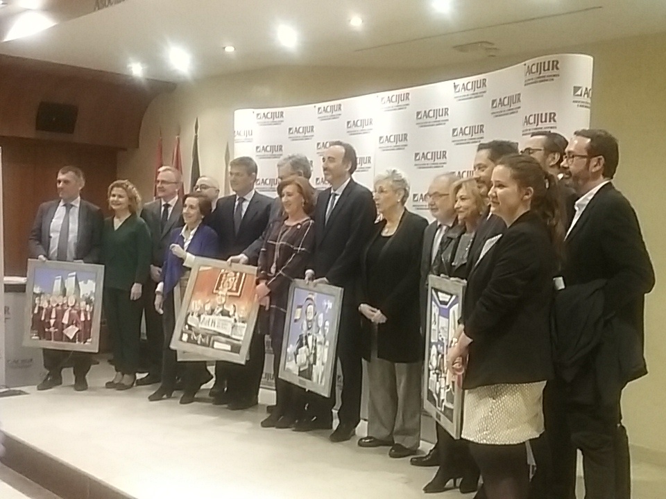 Foto de familia entrega VIII edición Premios Puñetas de ACIJUR