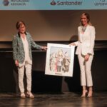 Marlén Estévez, presidenta de Women in a Legal World, recoge el premio Puñetas de Bronce en nombre de la Asociación. Entrega el galardón Victoria Ortega, presidenta del Consejo General de la Abogacía.
