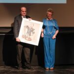 Manuel García Castellón, Premio Puñetas de Plata. Entrega el galardón María Luisa Segoviano, presidenta de la sala Cuarta del Tribunal Supremo.