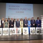 Foto de familia; Patricia Rosety con los premiados y autoridades.