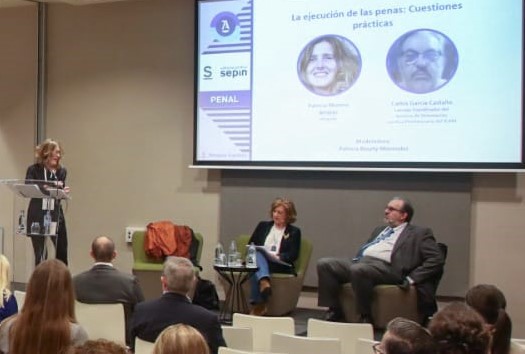 Patricia Rosety modera el debate 'La ejecución de las penas_Cuestiones prácticas'