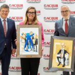 Almudena Castro-Girona, directora de la Fundación Aequitas, y Juan Pujol, presidente de Lefebvre, han recogido el premio Puñetas de Plata de manos de Rafael Catalá, socio de honor de ACIJUR.