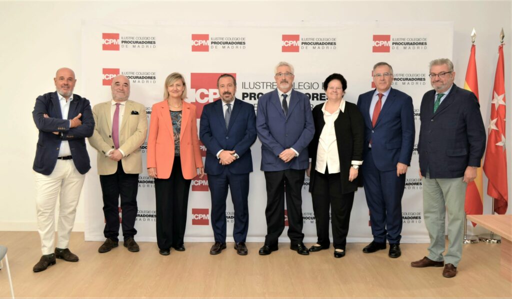 La Junta directiva de ACIJUR visita el Colegio de Procuradores de Madrid