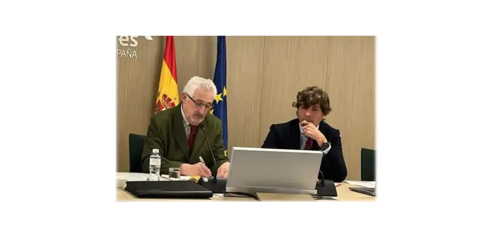 Xavier Gil Pecharrómán, presidente de ACIJUR, y Sebastián Del Rey, director de Relaciones Institucionales del Colegio de Registradores.