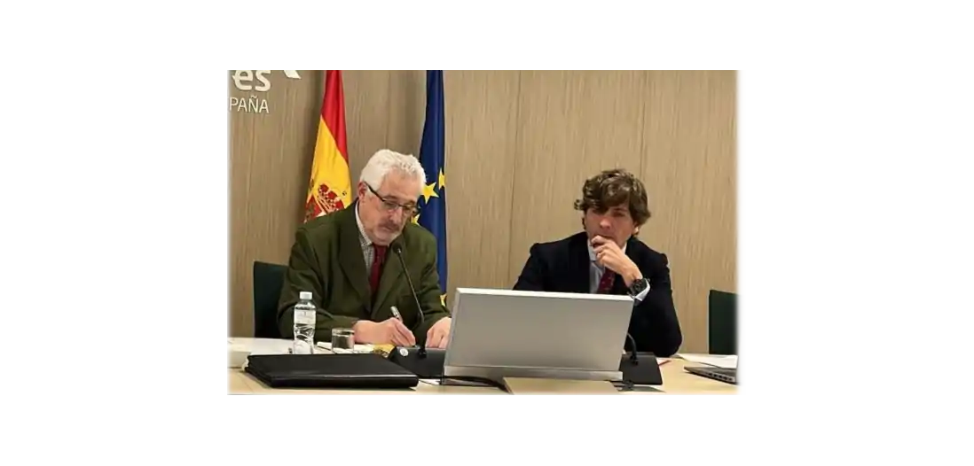 Xavier Gil Pecharrómán, presidente de ACIJUR, y Sebastián Del Rey, director de Relaciones Institucionales del Colegio de Registradores.