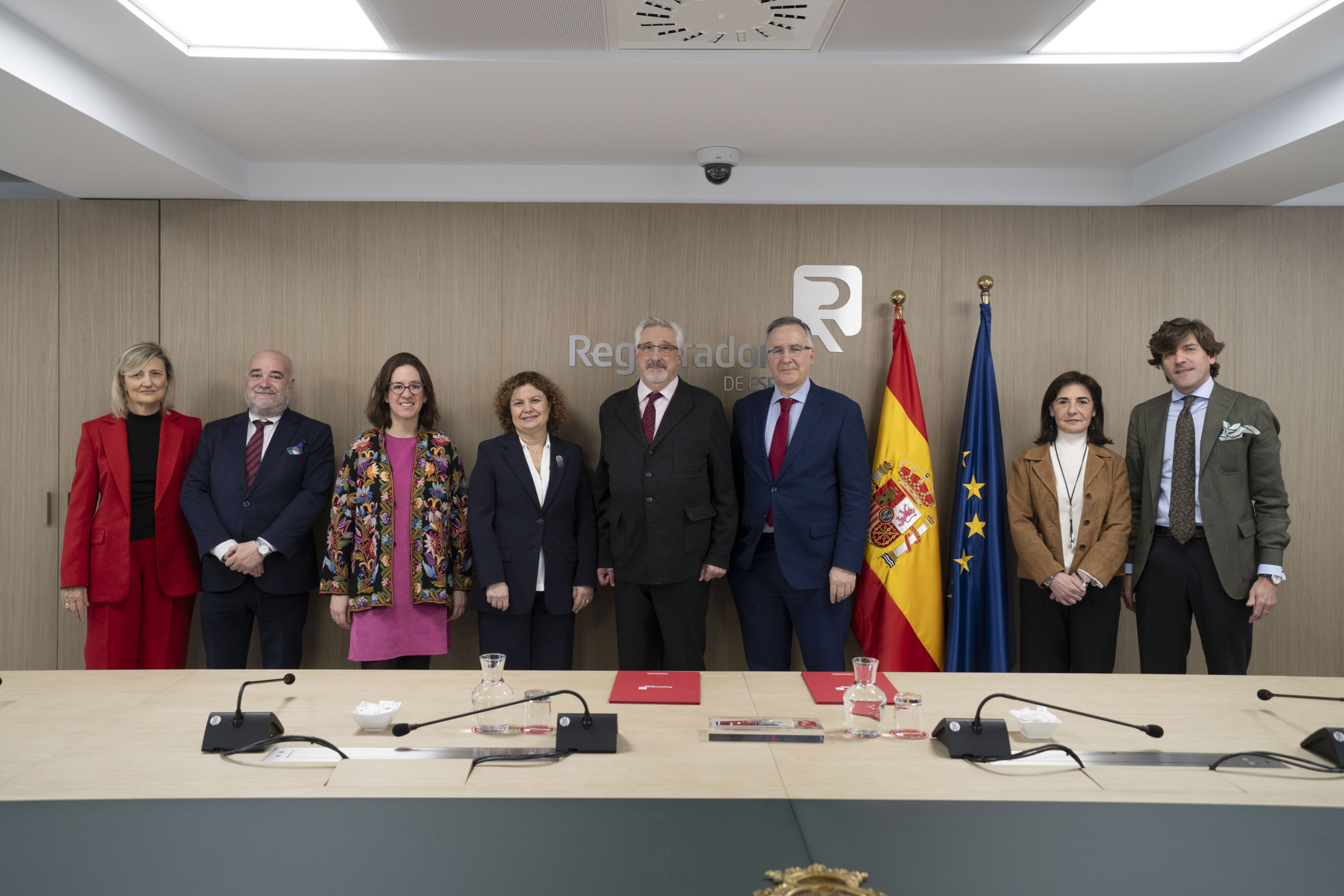 Representantes de la Junta Directiva de ACIJUR y del Colegio de Registradores