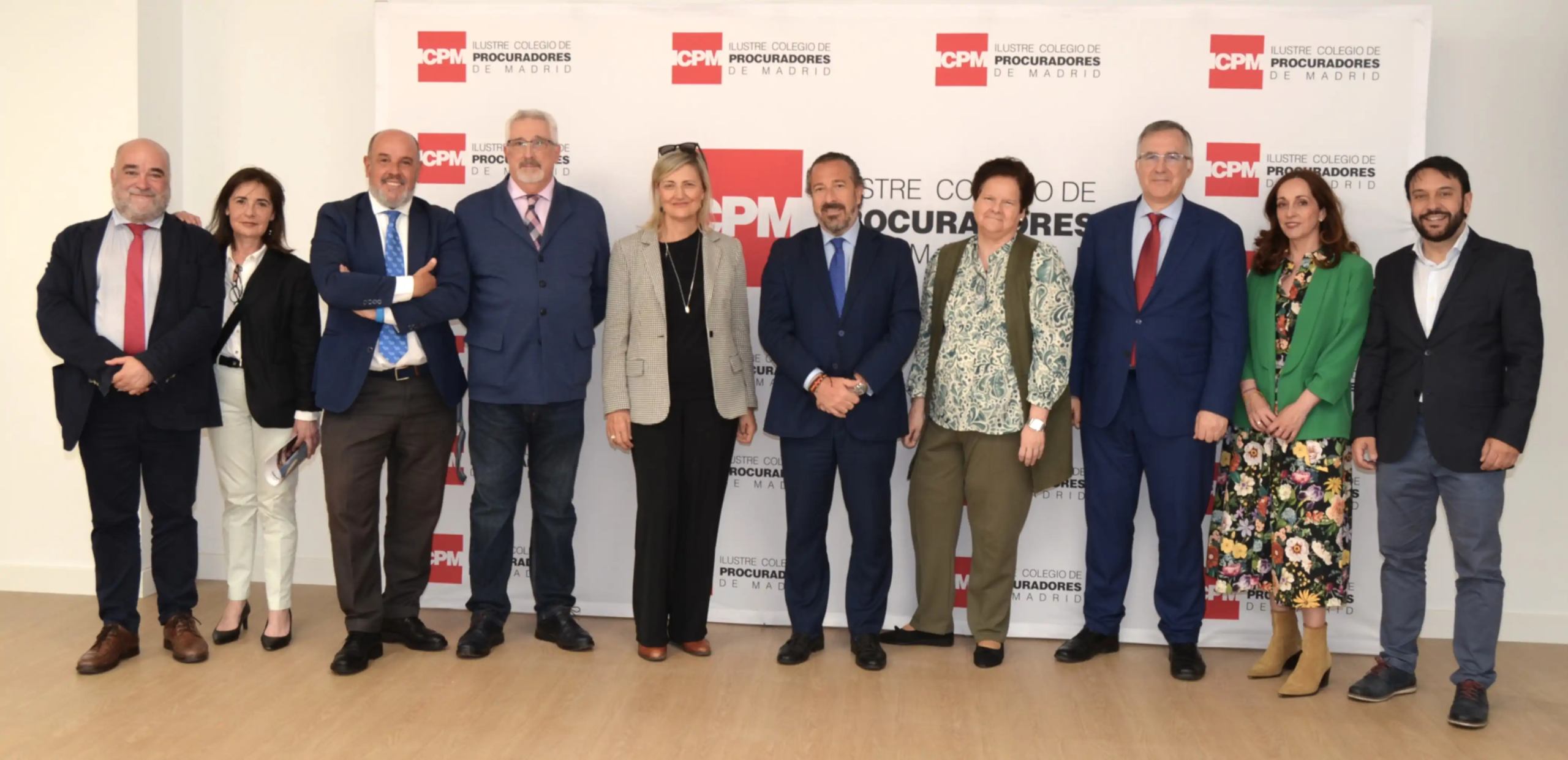 la Junta Directiva de ACIJUR con el decano y la vicedecana del ICPM.