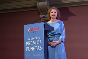 María Emilia Adán, nueva “Socia de Honor” de ACIJUR, durante su intervención al recoger su distinción.