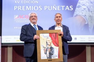 Andrés Garvi, exsecretario general de ACIJUR, recibe el ‘Reconocimiento Institucional ACIJUR’ de manos de Xavier Gil Pecharromán, presidente de ACIJUR.