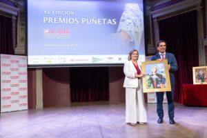 Rosa Ana Morán, fiscal de Sala Jefa de la Fiscalía Especial Antidroga de la Audiencia Nacional, recibe el ‘Premio Puñetas de Plata’ de manos de Antonio del Moral, magistrado del Tribunal Supremo y ‘Premio Puñetas de Oro’ ACIJUR 2024.