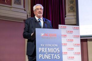 Xavier Gil Pecharromán, presidente de ACIJUR, clausura el acto de entrega de la XV Edición de los Premios Puñetas de ACIJUR.