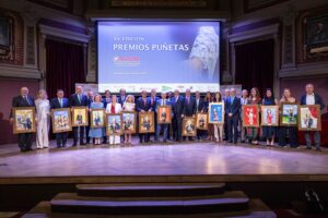 Foto de familia de los XV Premios Puñetas de ACIJUR.